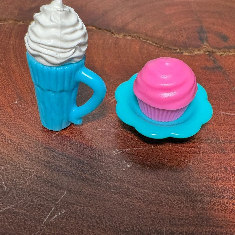 Barbie Chelsea Doll Gelato Cafe Ice Cream Shop Blue Cup Milkshake‎ & Cupcake